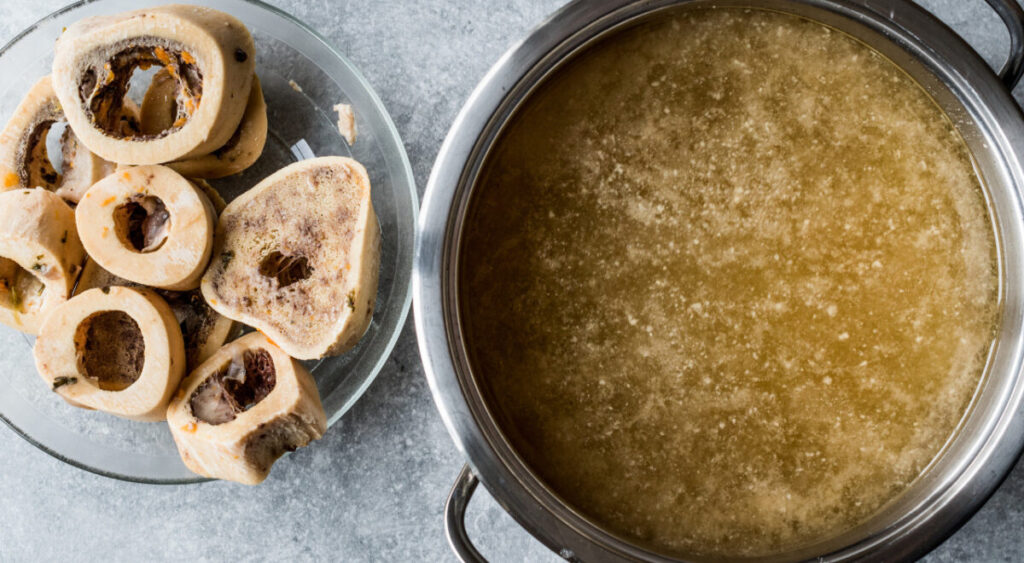 Caldo de ossos de ossobuco Caldo de ossos de ossobuco